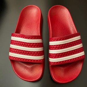 Adilette slides in red and white